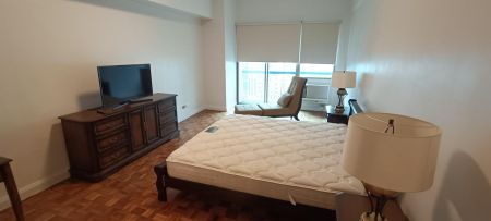 Spacious 2 Bedroom For Rent in The Frabella 1 Makati 