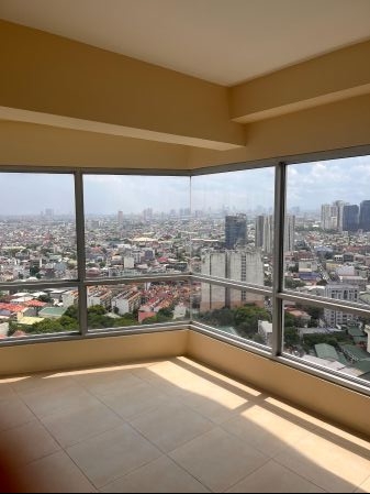 Spacious 2 Bedroom Unit with Makati and Manila View