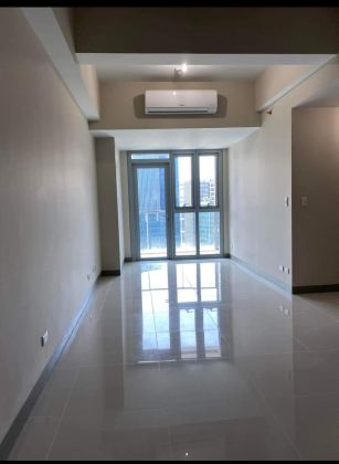 2BR for Rent at Uptown Parksuites BGC