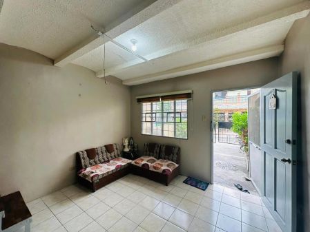 2 Bedroom near Perpetual College Las Pinas Manuela Subdivision