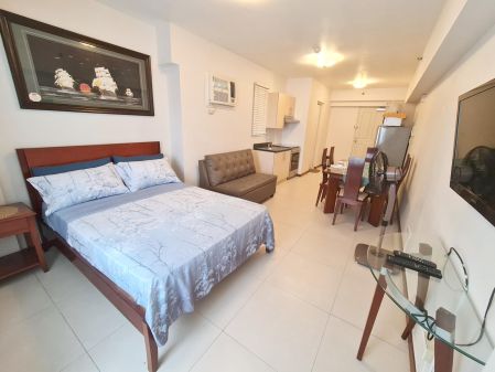 FOR RENT: Studio in The Coumns Legazpi Village, Makati