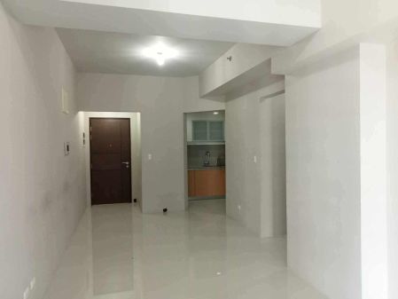 Semi Furnished 2 Bedroom Unit at Uptown Ritz for Rent