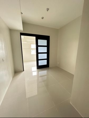 Unfurnished 1 Bedroom Unit at Ridgewood Towers Taguig