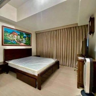 1BR Newly Furnished at Uptwon Parksuites BGC