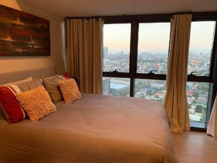 Fully Furnished 1BR for Rent in Salcedo SkySuites Makati