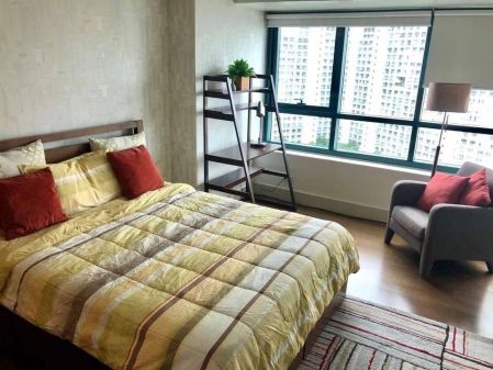 For Rent Studio Unit in Edades Tower in Rockwell Center