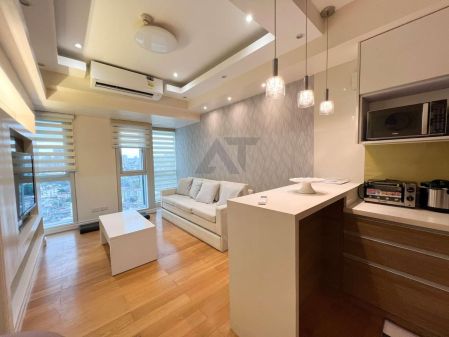 Nice 1 Bedroom Unit in Manansala Tower Rockwell Makati City