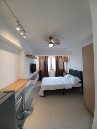 Fully Furnished Studio Unit in the Residences at Commonwealth