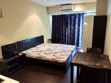 Fully Furnished Studio Unit in Knightsbridge Residences Makati