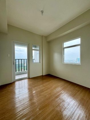 Brand New Corner 1BR Unit with Balcony at Vista Pointe Katipunan