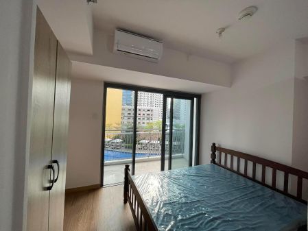 For Rent at 1BR with Balcony at The Rise Shangrila