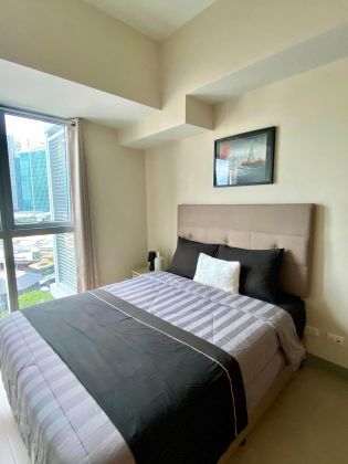 Fully Furnished 1 Bedroom Unit at Uptown Parksuites for Rent