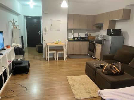 For Rent Lease One Maridien STUDIO Condo in High Street South BGC