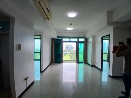 8 Forbestown 2BR for Rent 100 sqm Semi Furnished Golf Course