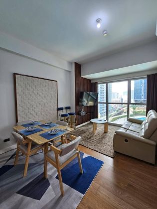 Fully furnished 1BR Condo in The Seasons Residences