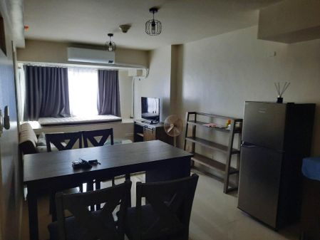 For Rent Fully Furnished 1 Large Bedroom Condo Unit at Six Senses