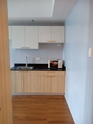 Studio Semi furnished unit in WH Taft Residences near DLSU for Re