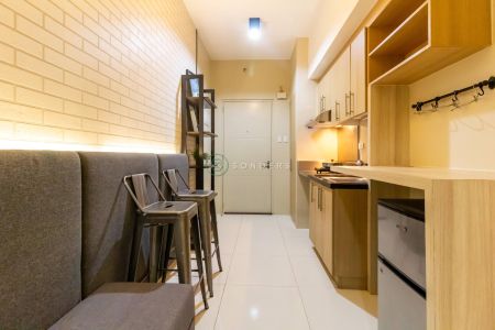 Fully Furnished 1 Bedroom along Leviste St. Makati For Rent