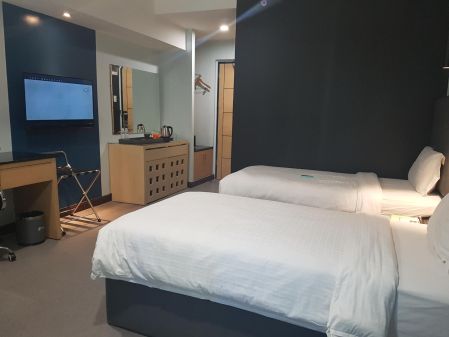 Deluxe Room in Malate near Robinsons Place Ermita Manila