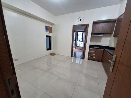 Unfurnished 1 Bedroom for Rent in the Sapphire Bloc West Tower