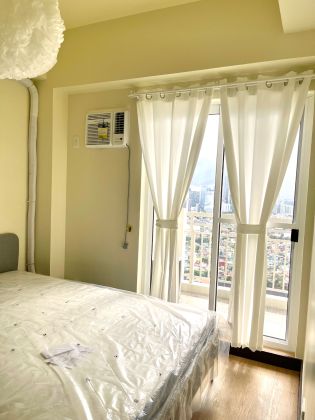 Fully Furnished 2BR Unit with Amazing Balcony View in Pasig