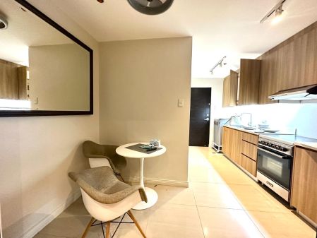 Fully Furnished Studio Unit in Kensington Place BGC For Rent