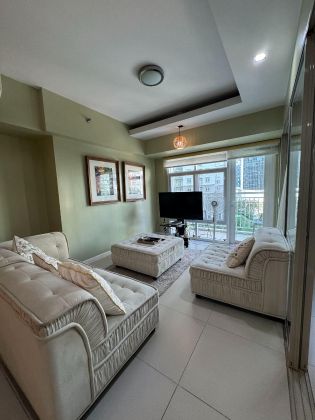 Nicely Furnished 3 Bedroom in Two Serendra BGC