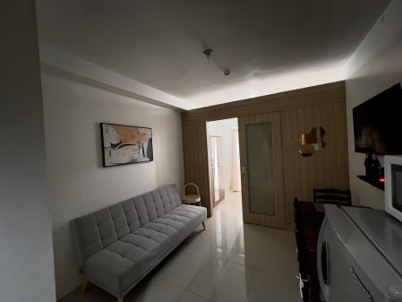 Fully Furnished 1 Bedroom Unit with Balcony in Shore Residences