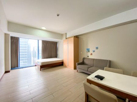 Studio in Three Central   Salcedo Makati Condo for Rent 