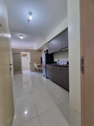 Fully Furnished Corner 1 Bedroom Unit in Light Residences