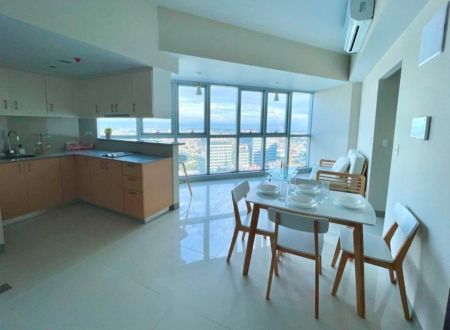 Fully Furnished 1 Bedroom Unit at Uptown Parksuites for Rent