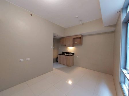 Salcedo Square Residences Studio High Floor Unit for Rent