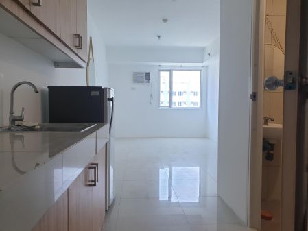 Semi Furnished Unit at Smdc MPlace Tower B South Triangle