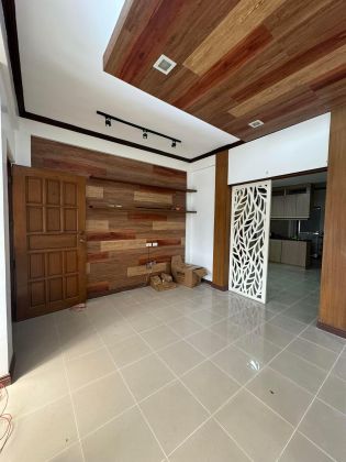 5 Bedroom House in Betterliving Subdivision Paranaque