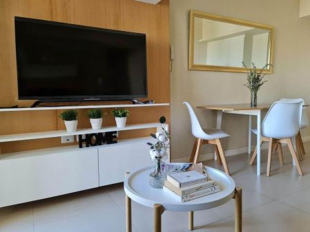 Fully Furnished 2BR for Rent in The Vantage At Kapitolyo Pasig