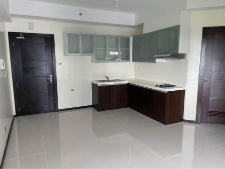 Spacious 1 Bedroom Condo for Rent in Trion Tower 3