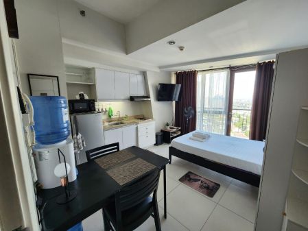 Studio Unit Condo in KL Tower Makati