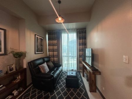 Fully Furnished 1BR for Rent in 8 Forbestown Road BGC Taguig