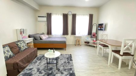 Nuvali Studio Retreat FREE Pool Access with Fast Wifi and Netflix