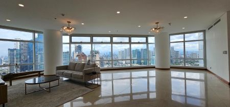 Two Roxas Triangle Condo Unit with Unobstructed Views for Rent