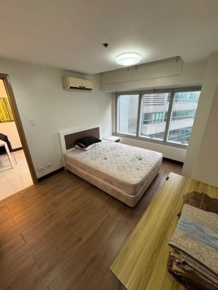 Fully Furnished 1 Bedroom Unit at One Central Makati for Rent