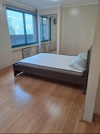 Studio Unit at West of Ayala Makati Condo 