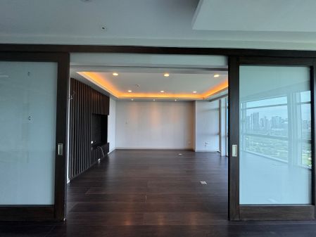 Semi Furnished 3BR for Rent in Pacific Plaza Towers BGC Taguig