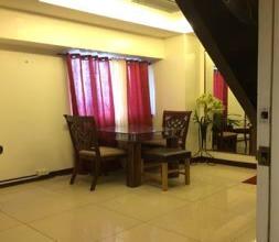 Room for Rent in Centris EDSA GMA MRT Timog Tomas Morato For 1-2p