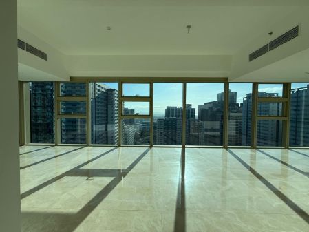 Grand Hyatt South Tower 3BR Semi Furnished with Parking