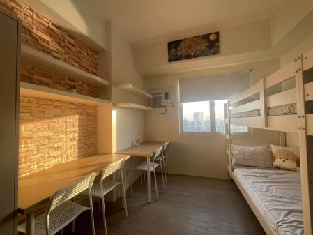 Fully Furnished Studio for Sharing at Vista Recto with AC