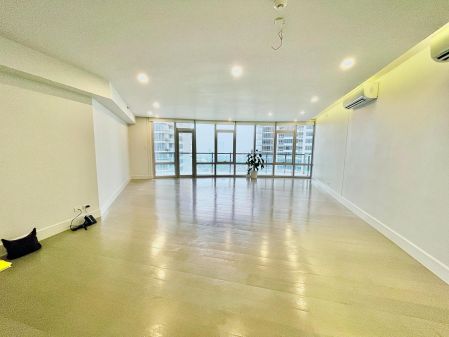 3BR w/ balcony Fully Furnished unit at Proscenium at Rockwell Kir