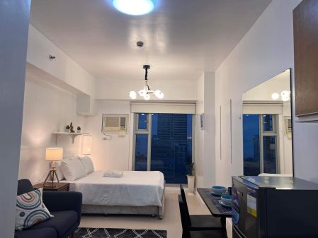 Fully Furnished Studio Facing Manila Bay at 8 ADRIATICO Padre Fau