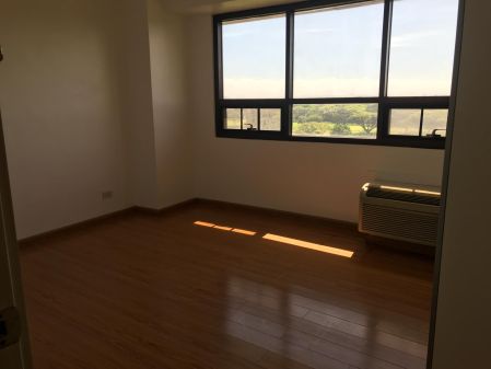 FOR LEASE   Unfurnished Unit with Overlooking Manila Golf View in