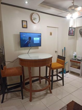 1BR With Internet Condo Victoria Station 1 EDSA GMA MRT  